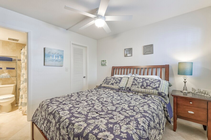 Building Photo - 3230 NE 13th St