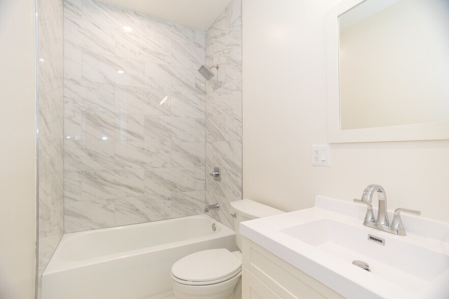 Building Photo - 652 W Gordon Ter