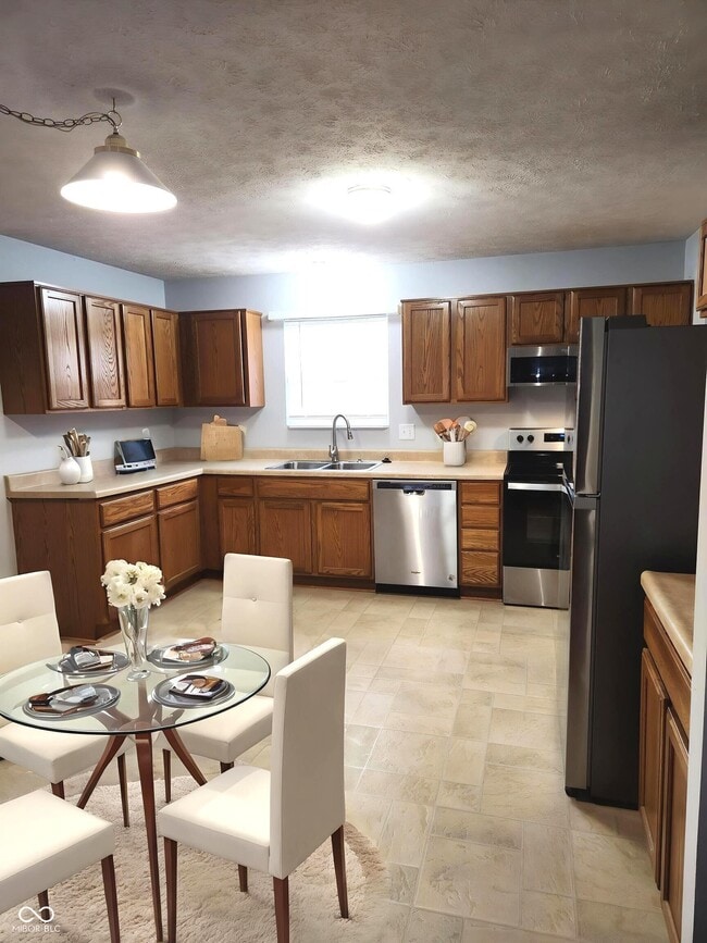 Building Photo - 924 Thornwood Dr