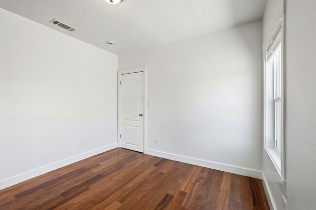 Building Photo - Beautiful Spacious 3-bedroom 2-Bath Home in Berkeley!