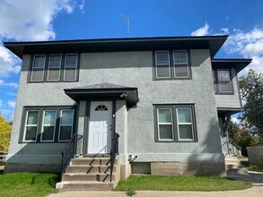 Building Photo - 904 9th Ave S