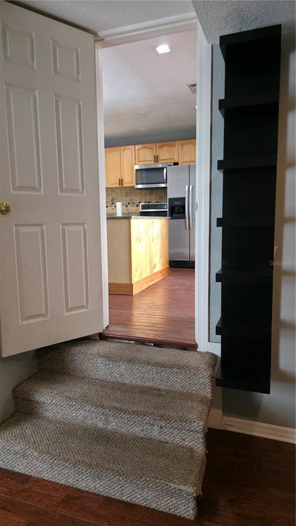 Building Photo - 936 E Shadowlawn Ave