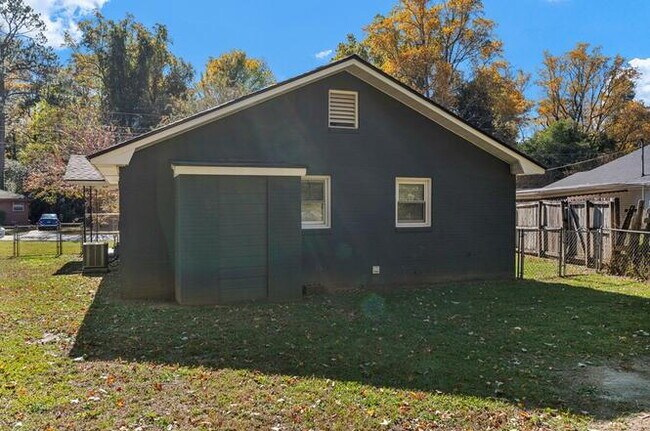 Building Photo - Fully Renovated 3BR/2BA, Fenced Yard, Pet-Friendly — Minutes to Fort Benning — Lawn Care, Pest Co...