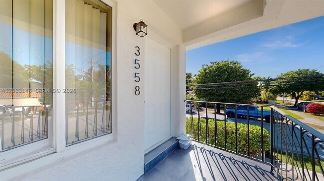 Building Photo - 3558 SW 26th St