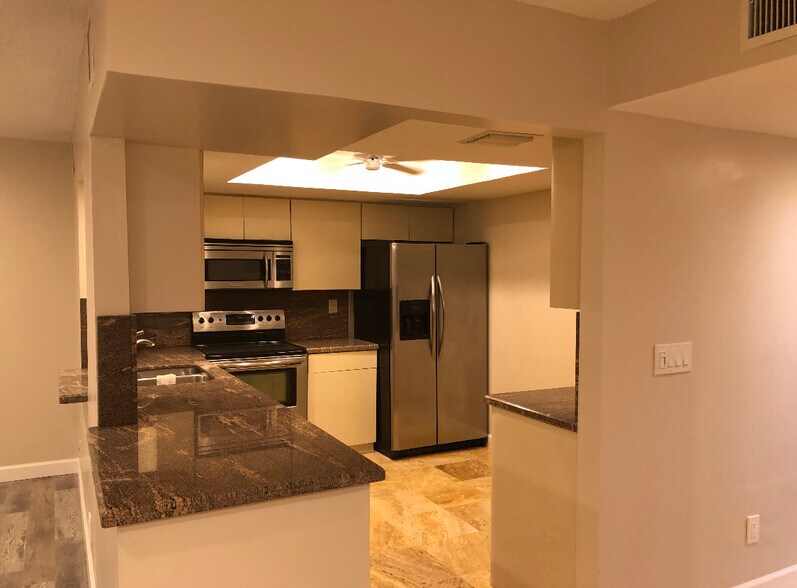 Building Photo - 1750 NE 39th Ct