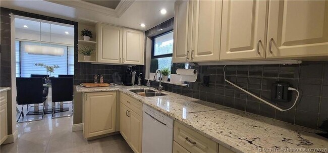Building Photo - 6010 S Falls Cir Dr
