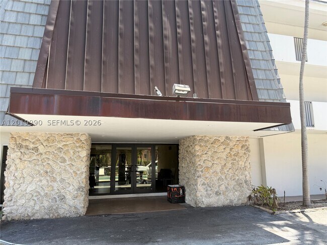 Building Photo - 6855 Edgewater Dr