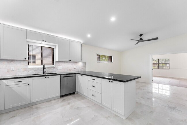 Building Photo - 1531 SW 102nd Terrace