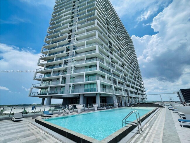 Building Photo - 2000 Metropica Wy