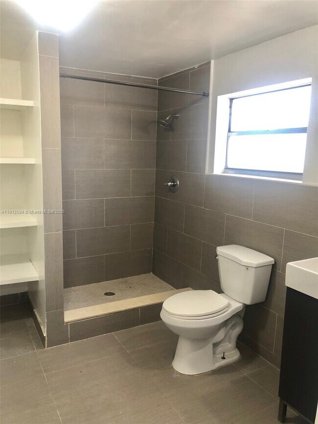 Building Photo - 2519 Pierce St