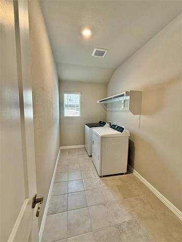 Building Photo - 2104 Rannoch St