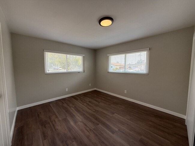 Building Photo - Centrally Located Single Story Updated Home
