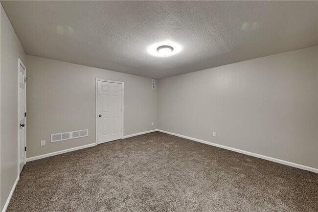 Building Photo - 7290 Hickory Bluff Dr