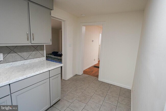 Building Photo - 231 Newton St