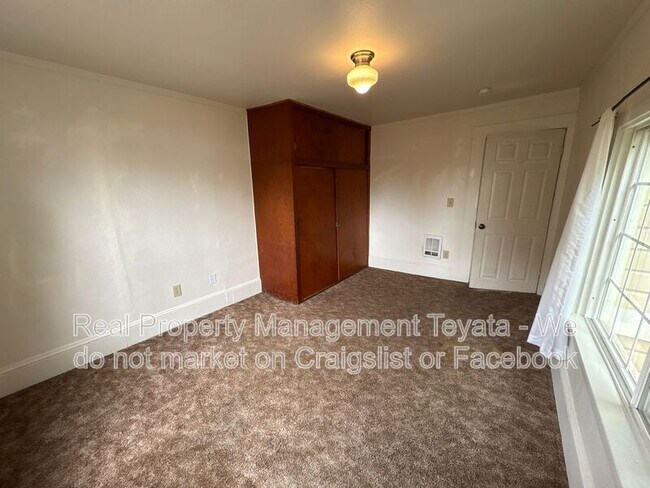 Building Photo - 1405 Halleck St