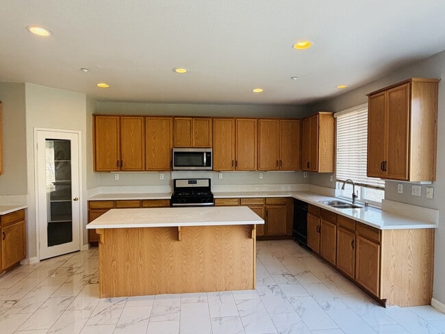 Building Photo - 7575 Lime Ave