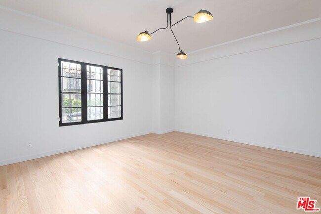 Building Photo - 409 N Genesee Ave
