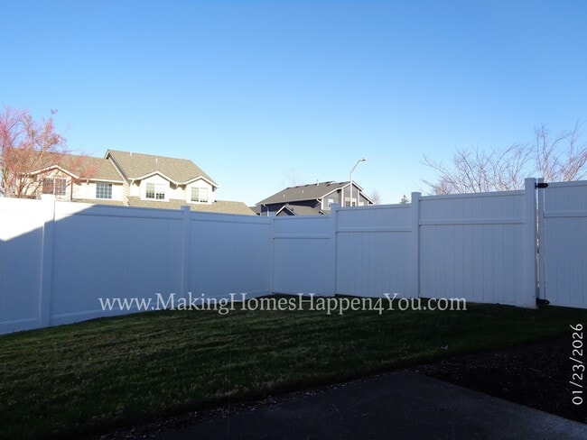 Building Photo - 7475 Parkplace Dr NE