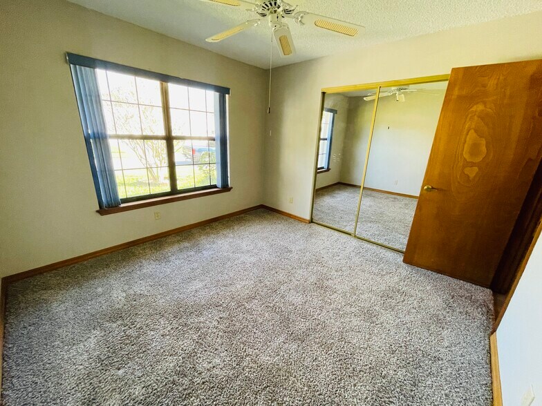 Building Photo - 1113 Oak Forest Cir