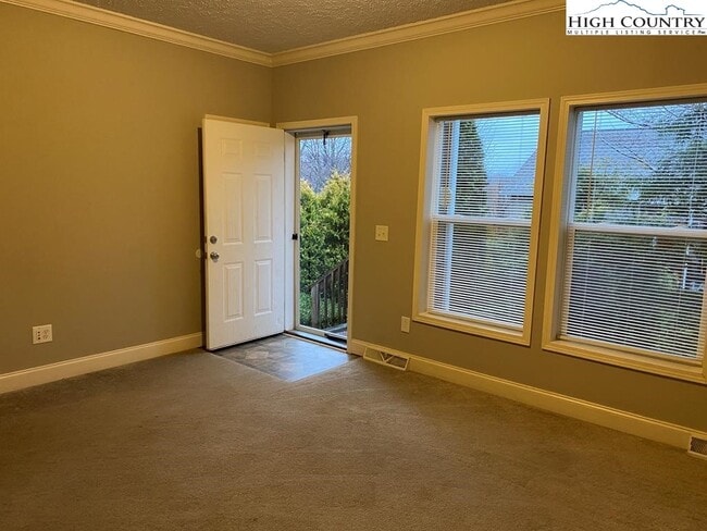 Building Photo - 403 Ridgecrest Ave