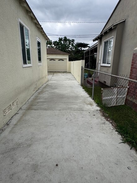 Building Photo - 5148 Alvada St