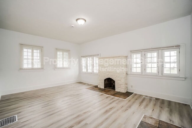 Building Photo - 56 E Coshocton St