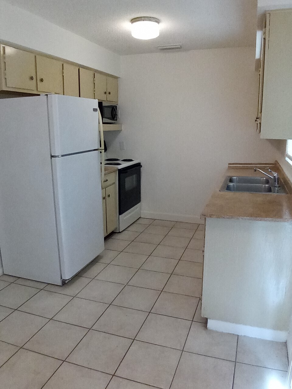 Building Photo - 8034 Orange Ave