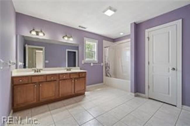 Building Photo - 4 Bed 2.5 Bath Home for Rent!