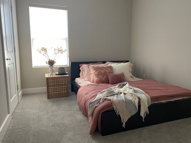 Building Photo - 2413 Chapman St