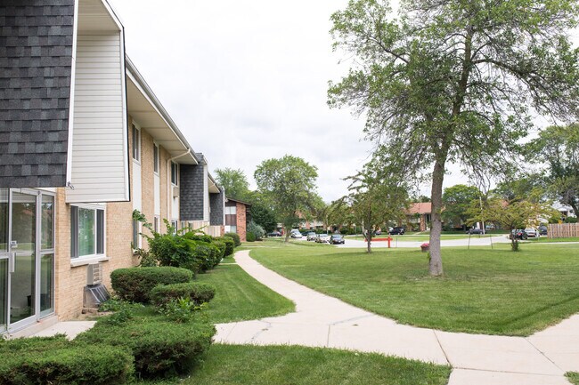 Building Photo - Spruce Court Apartment - Greenfield WI - Call 262-420-0390 to schedule a showing