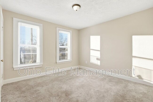 Building Photo - 500 N Champion Ave