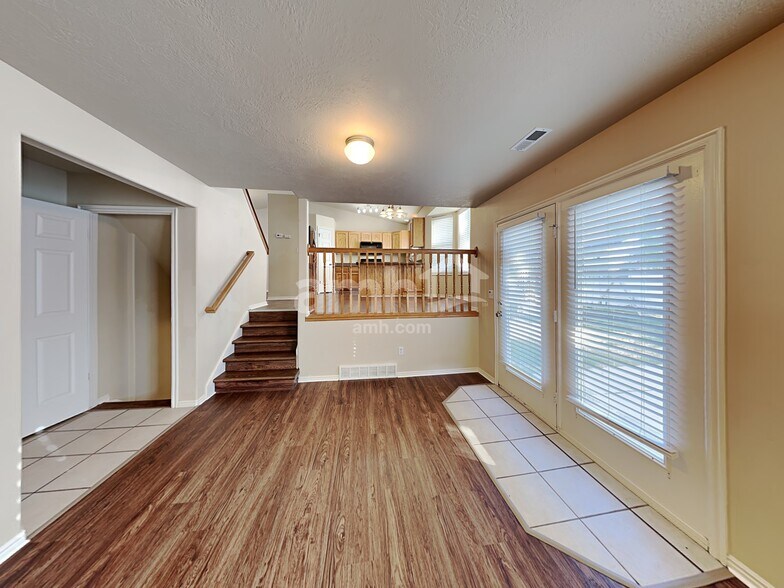 Building Photo - 816 Crimson Ln