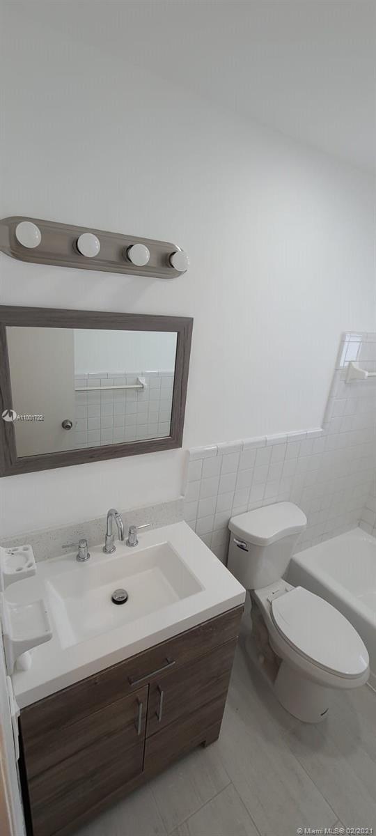 Building Photo - 3856 S Circle Dr