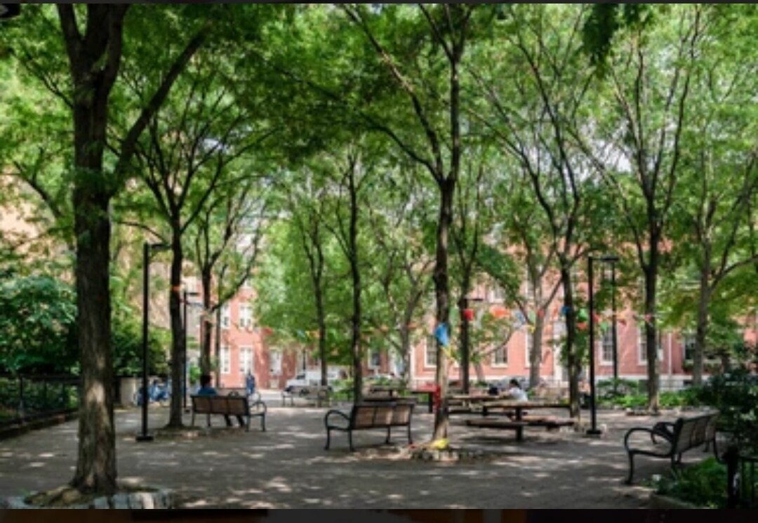 Building Photo - 303 S 11th St