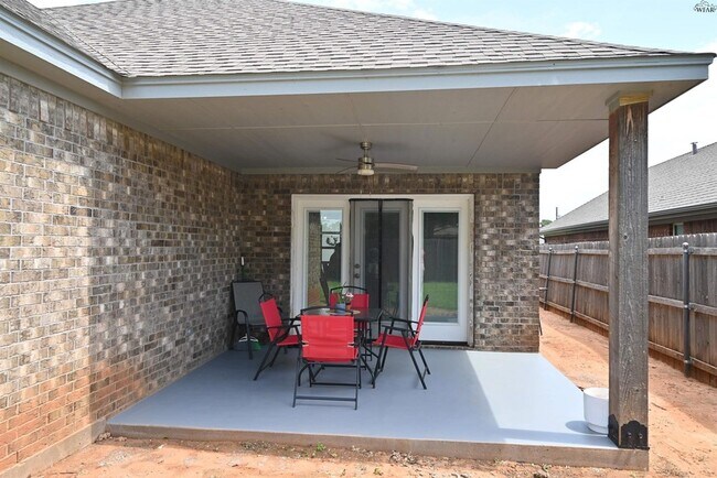 Building Photo - 320 Mariners Wy