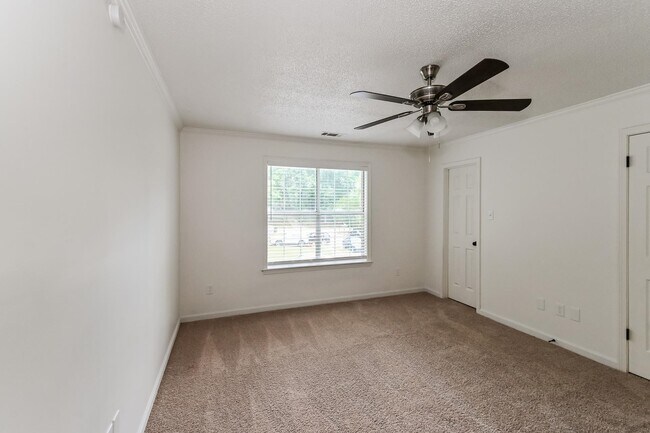 Building Photo - 9406 Slezenger Ln