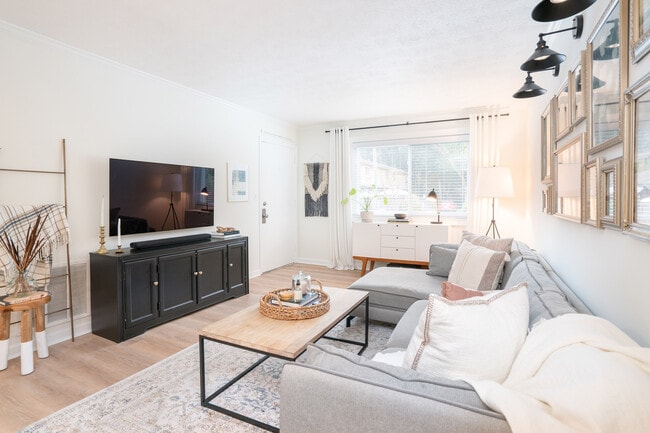 Building Photo - 100 Biscayne Dr NW