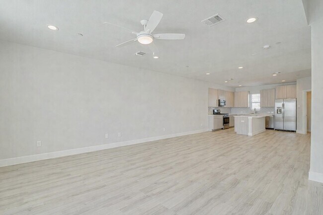 Building Photo - 389 N Centro Cir