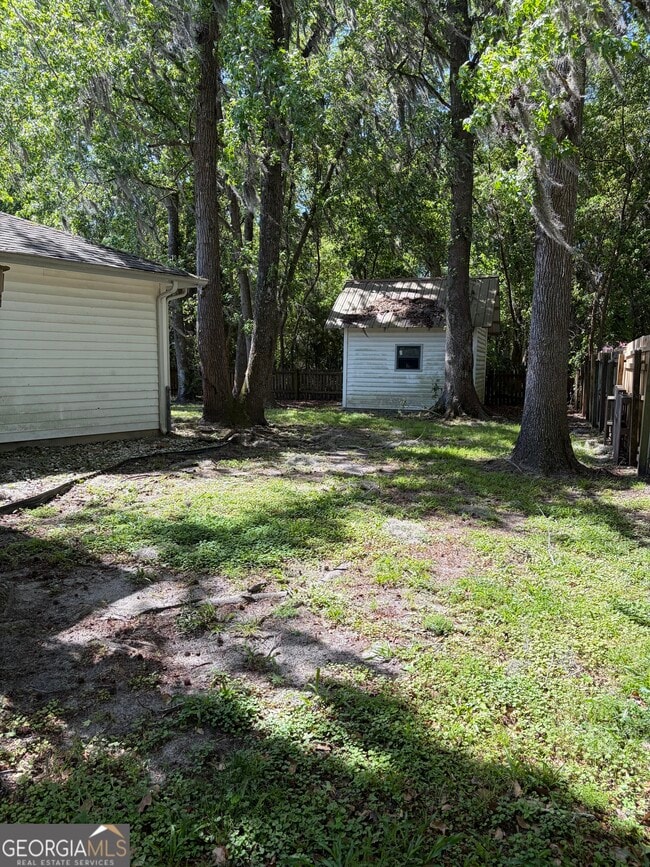 Building Photo - 121 Innerlake Ln