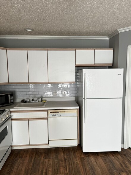Building Photo - 109 Cypress Dr