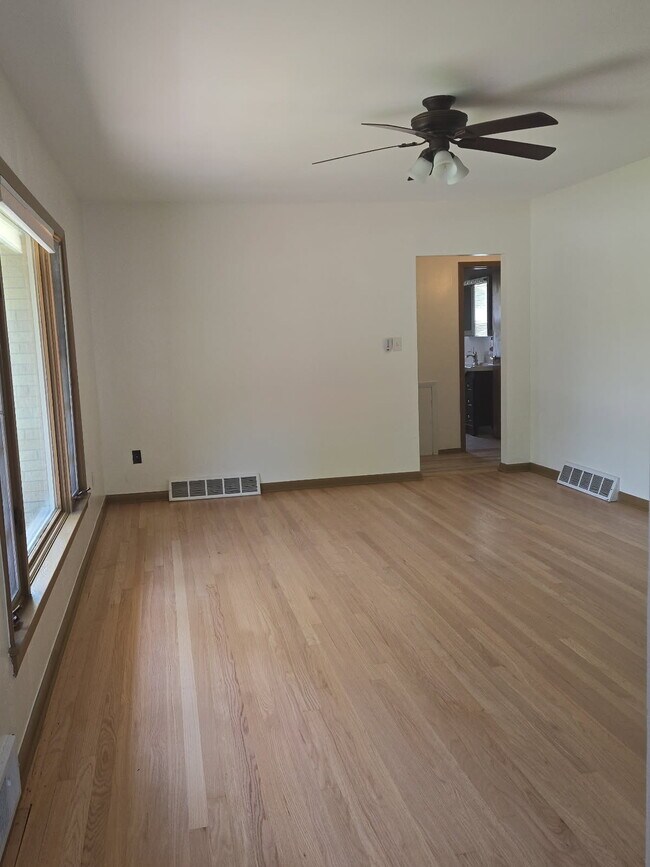 Building Photo - 2315 S Lombardy Ln