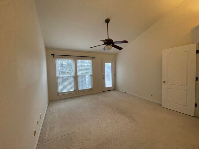 Building Photo - 2460 Fountain Pl