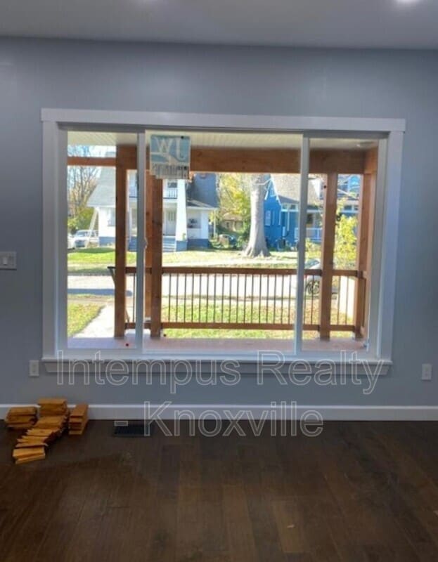 Building Photo - 2308 E 5th Ave