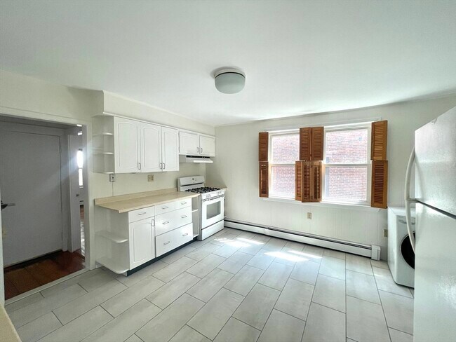 Building Photo - 106 Otis St