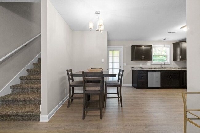 Building Photo - 3 Bedroom 2 1/2 Bath Pet Friendly Home For Rent!