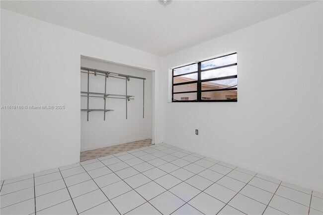 Building Photo - 1082 W 79th St
