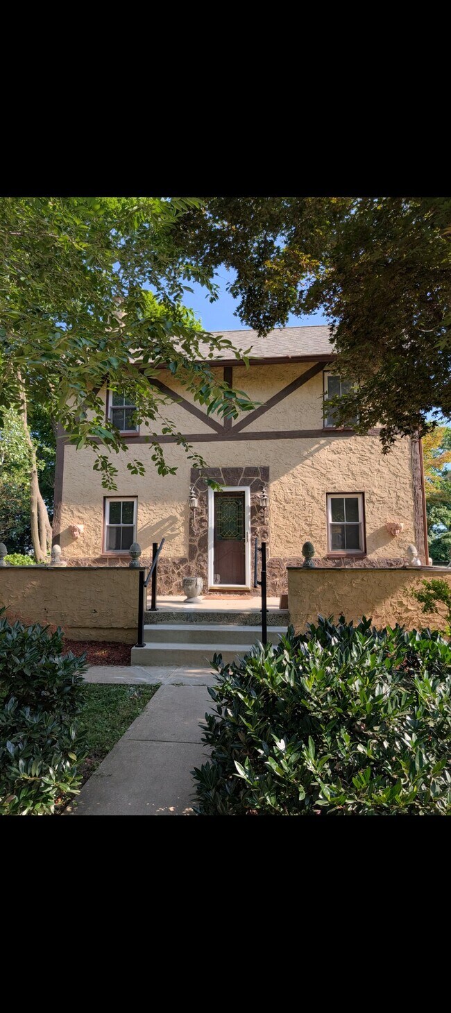 Building Photo - 966 Upper Gulph Rd