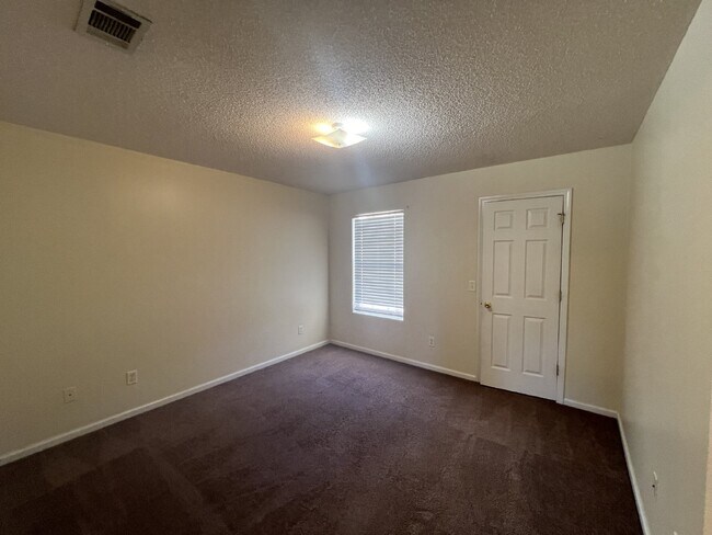 Building Photo - Apartment for Rent