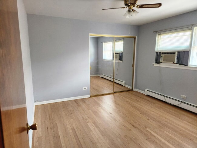 Building Photo - 8417 W Berwyn Ave