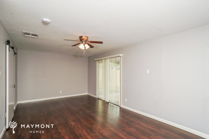Building Photo - 455 Maplewood Ln